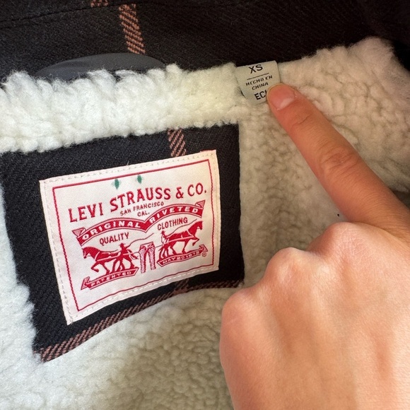 Levis Sherpa Plaid Shacket Jacket - Picture 6 of 6